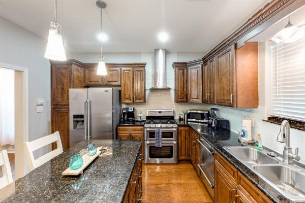 Craftsman on Seawall image 13