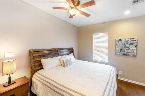 Craftsman on Seawall image 17